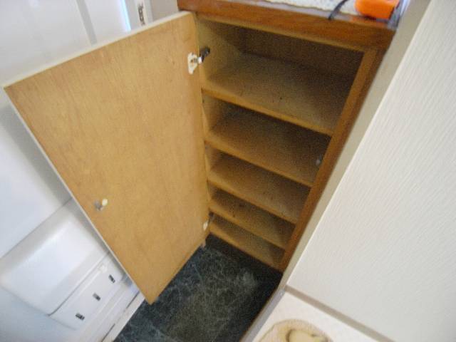 Entrance. Also equipped with shoes BOX