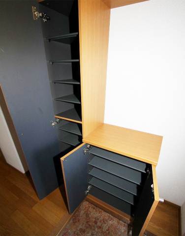 Receipt. Shoe box also large capacity