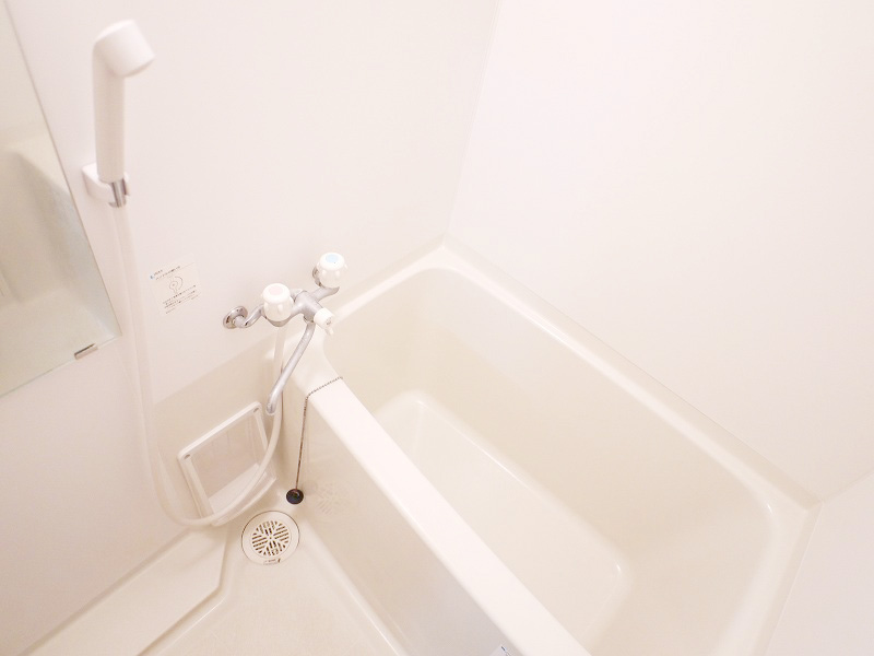 Bath. Bathroom is also wide ~ ! !