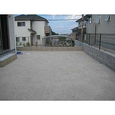 Garden. The garden is also spacious!