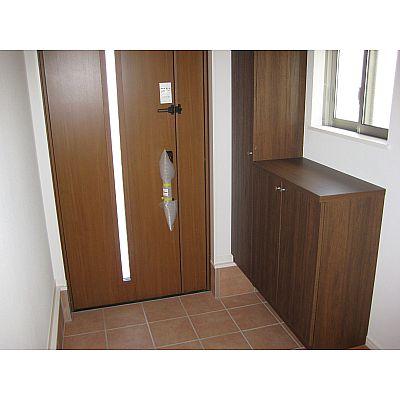 Entrance. Equipped with footwear purse of one wall in the entrance!