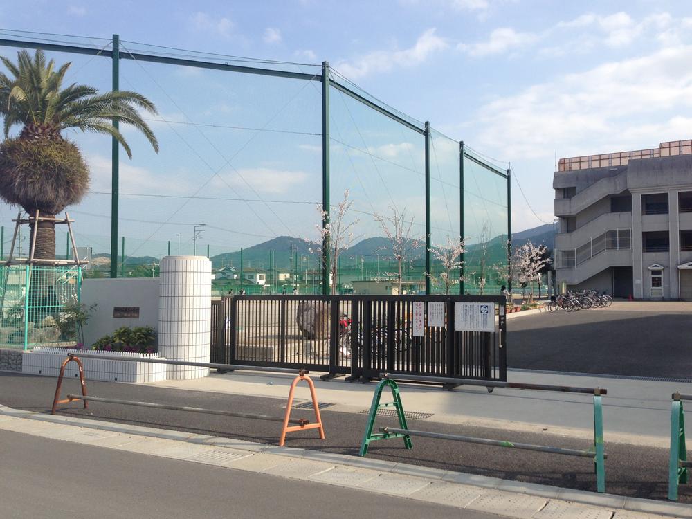 Primary school. 50m to Fukuoka Municipal GenHiroshi Elementary School