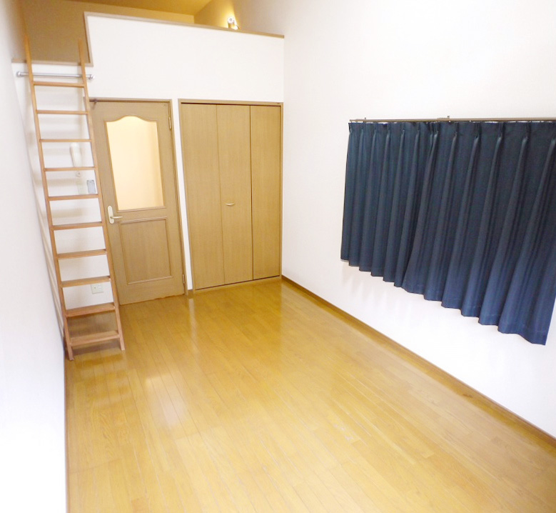 Living and room. Anytime you can preview so please feel free to contact