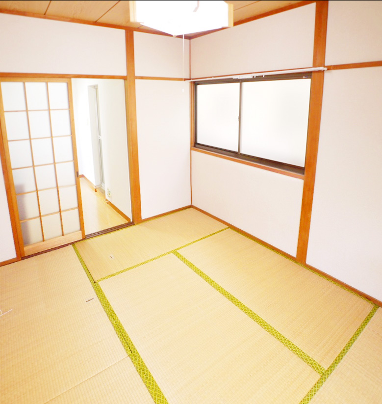 Living and room. Anytime you can preview so please feel free to contact