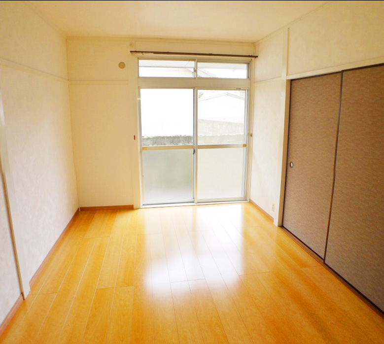 Living and room. 30,000 is cheap in all flooring! 