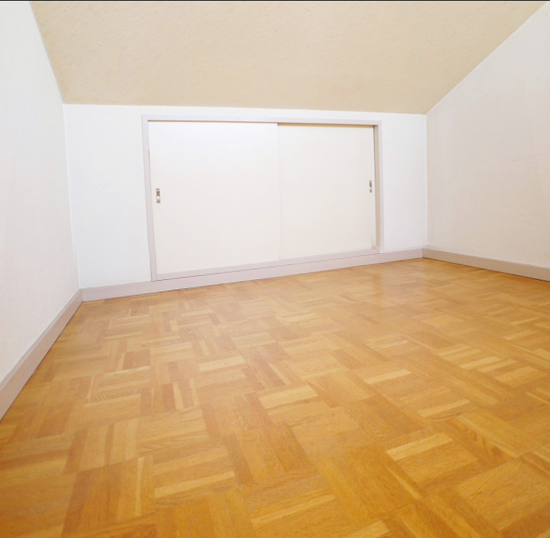 Other room space. Loft space