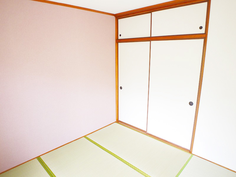 Other room space. As soon as possible because it is only one room! ! 