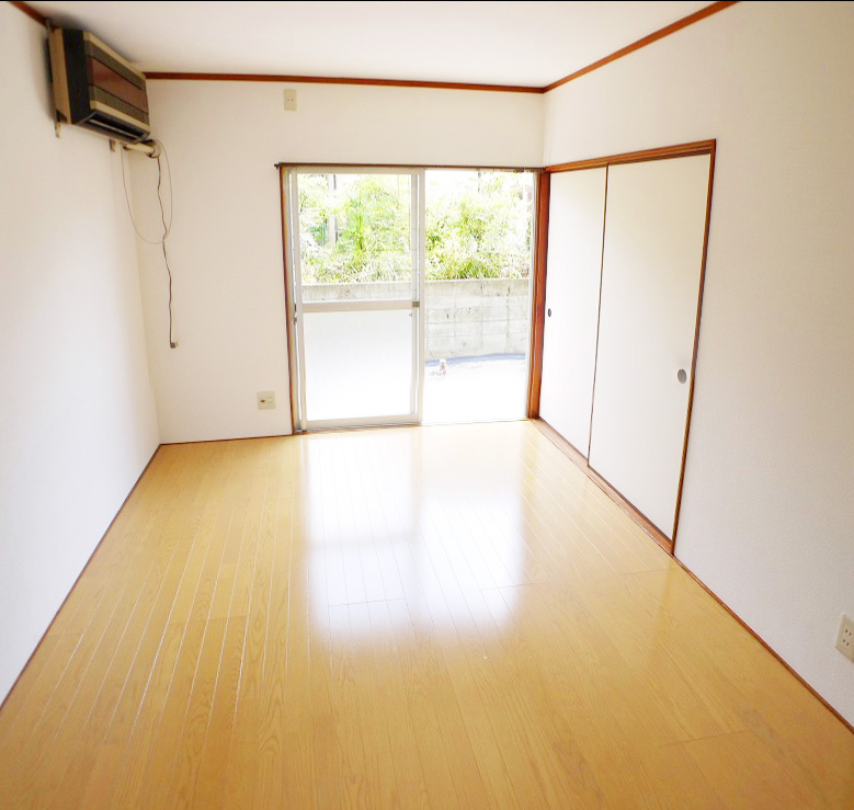 Living and room. rent ・ Deposit significantly down campaign