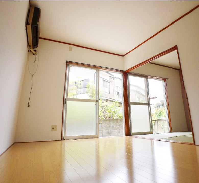 Living and room. Please look at once! ! It is a property that get surely love