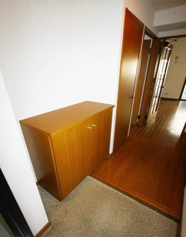 Entrance. It is entrance! 