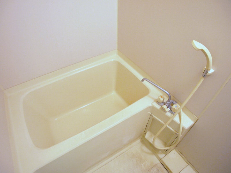 Bath. Tired of the day, let's shed in the bath. 