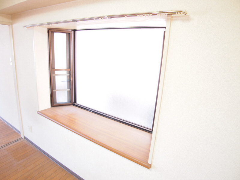 Living and room. There is in the living room is also a bay window, It will put the thing. 