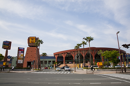 Shopping centre. Iwataya 7055m head office to the main building (shopping center)