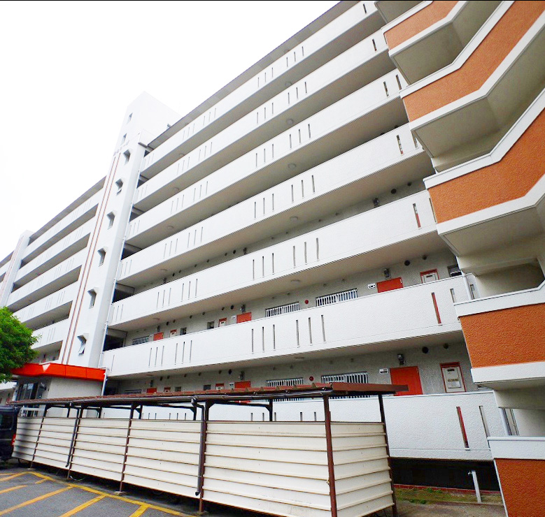 Living and room. This apartment was Bari'