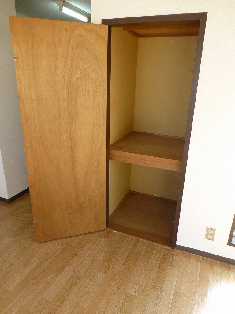 Receipt. Also substantial storage space! Okay even if many luggage