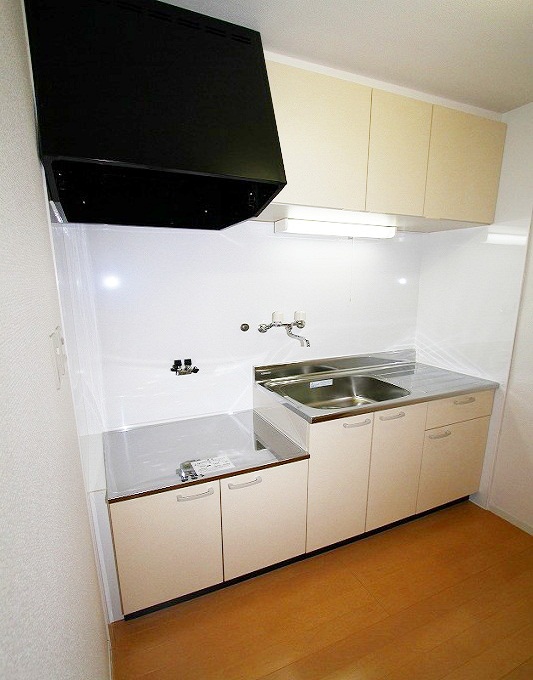 Kitchen. Two-burner stove bring possible