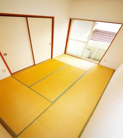 Other room space. Japanese-style room is calm after all