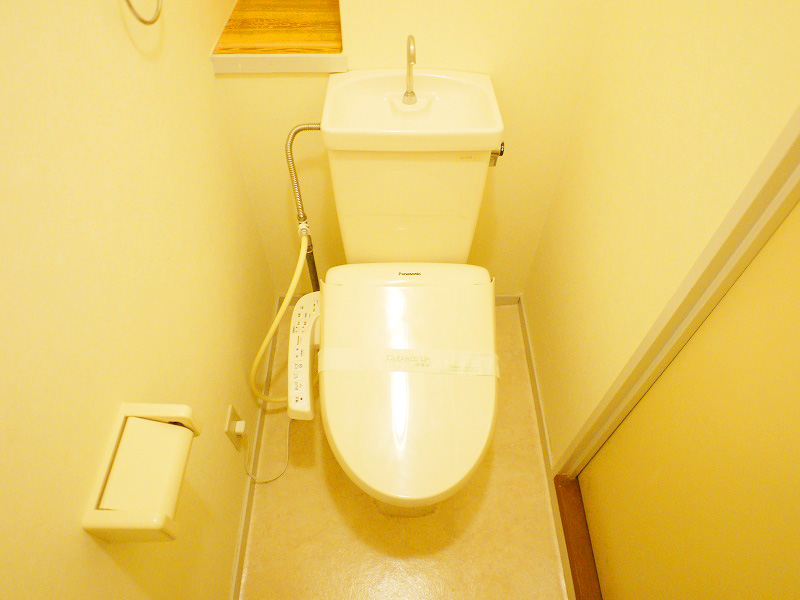Toilet. Bidet with function