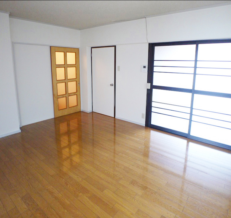 Living and room. Please look at once! It is a property that get surely love