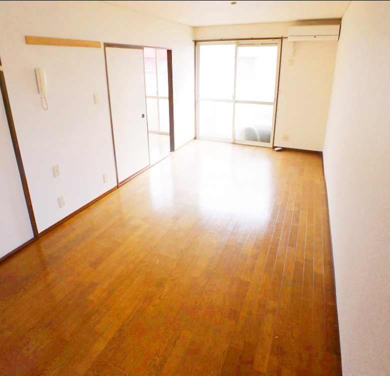 Living and room. Please look at once! It is a property that get surely love