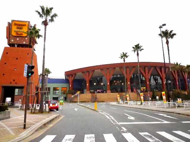 Shopping centre. 475m to Shoppers Mall Marinataun (shopping center)