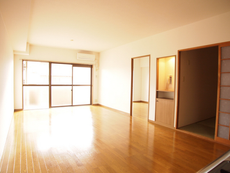 Living and room. 13 Pledge of living was felt widely in the horizontal wide.