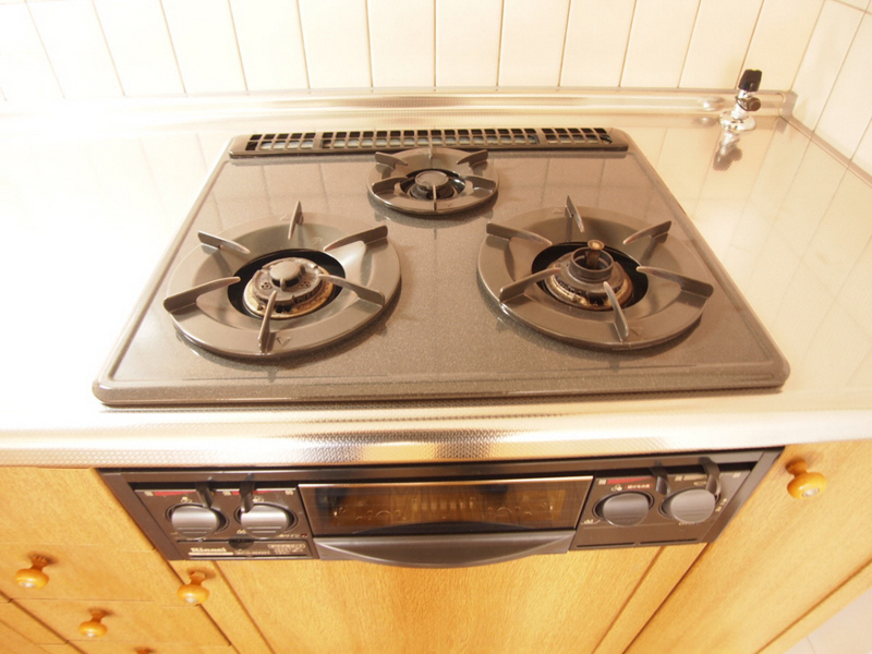 Kitchen. Introducing a grill with a kitchen of a rare three-necked in the rent.