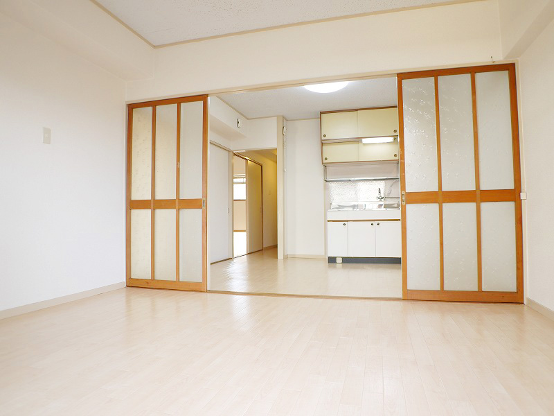 Living and room. Anytime you can preview so please feel free to contact