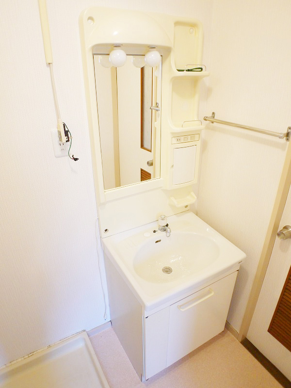 Washroom. Independent wash dressing room