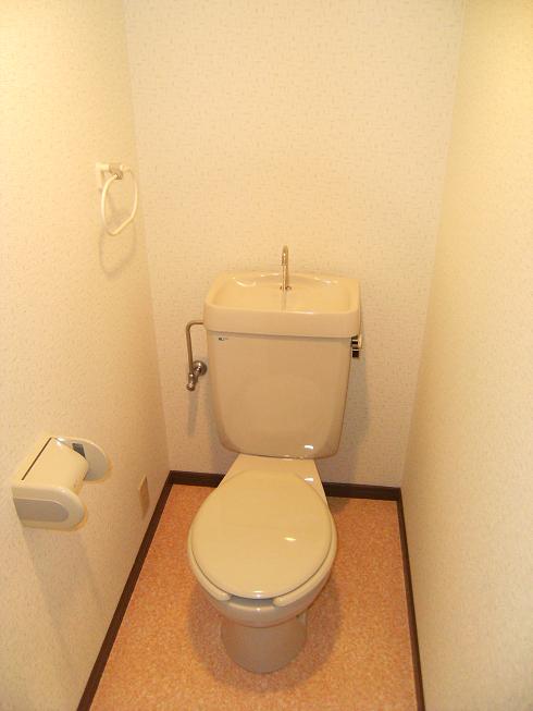 Toilet. ※ Will be of 1, Room photo.