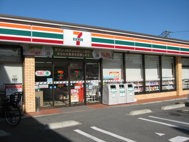 Convenience store. Seven-Eleven (convenience store) to 350m