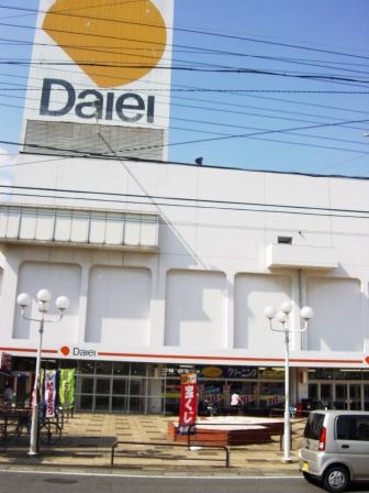 Supermarket. 400m to Daiei (super)