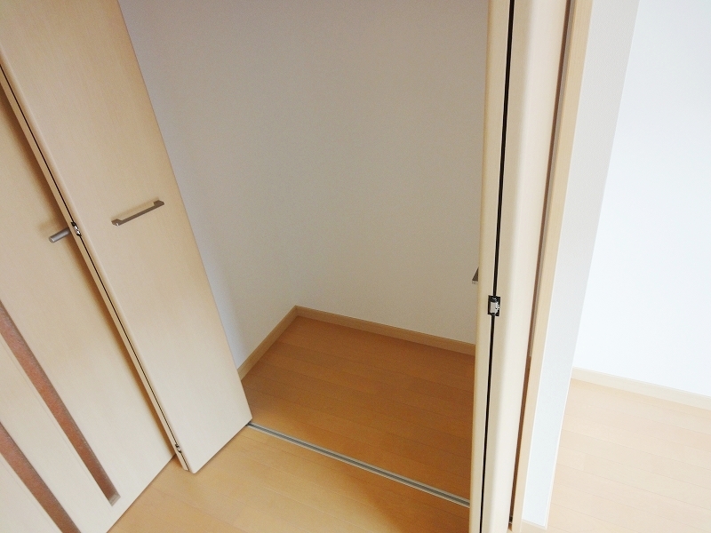 Receipt. Enough storage capacity to live alone