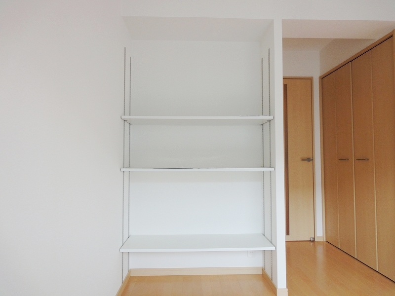 Receipt. Pat organize Because with shelves of books and DVD! 