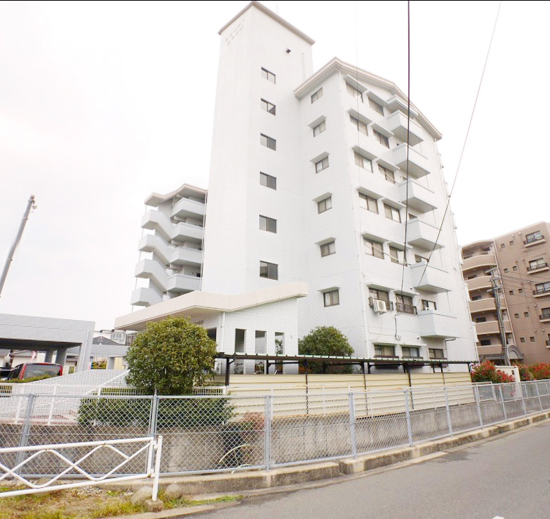 Building appearance. Bari' and apartments unnecessary deposit key money! !