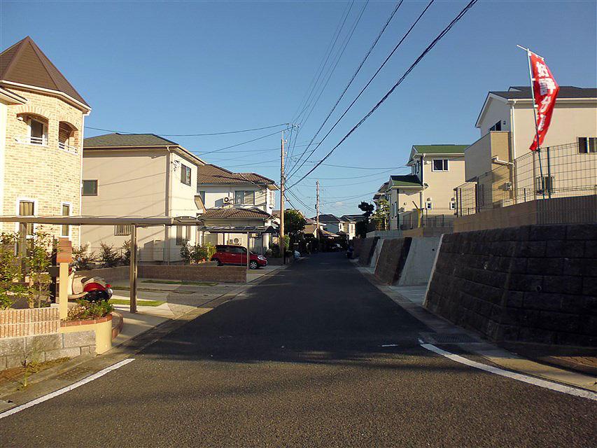 Local photos, including front road. Front road (width 6m)