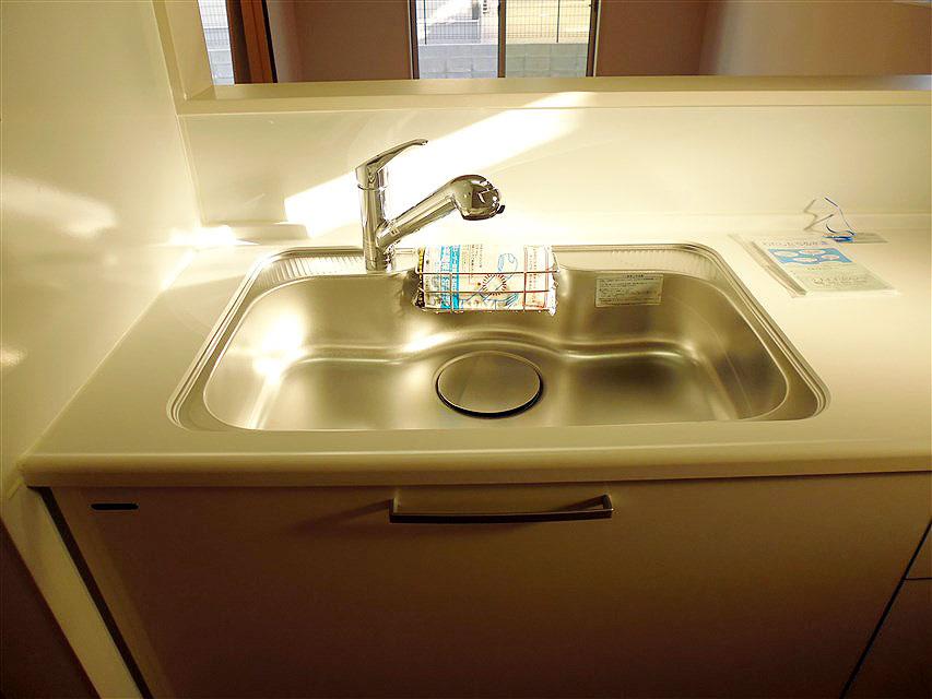 Kitchen. Faucet integrated water purifier