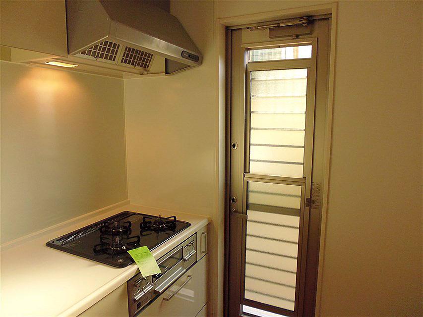 Kitchen. Three-necked gas stove