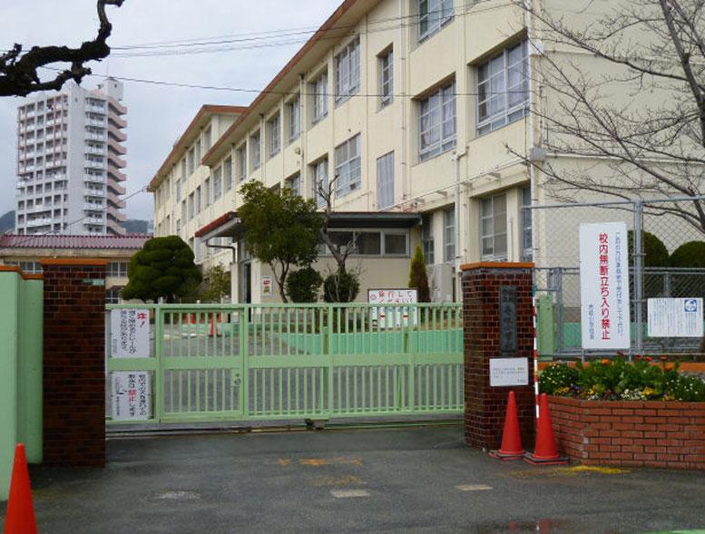 Primary school. Iki to elementary school 350m walk about 5 minutes