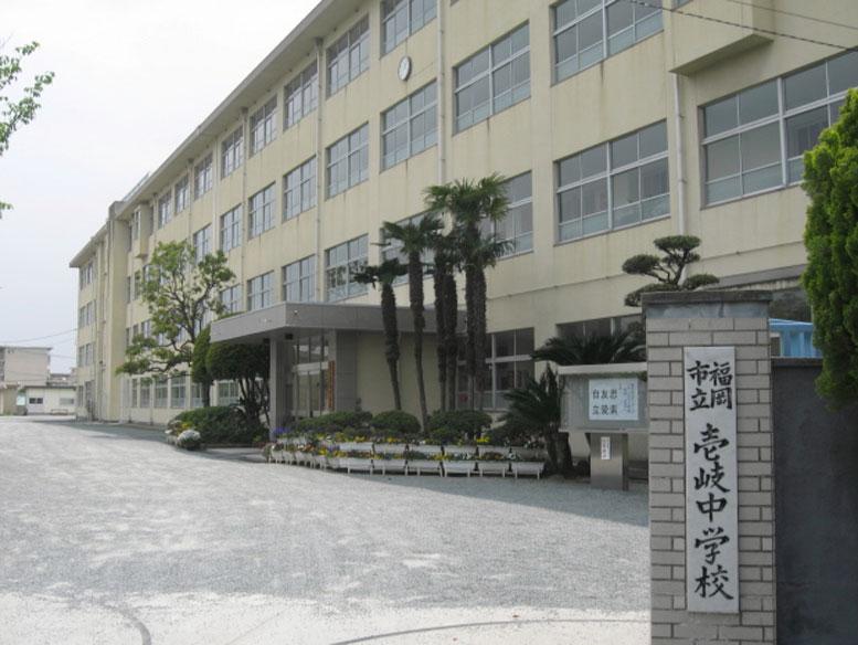 Junior high school. Iki 1760m walk about 22 minutes until junior high school