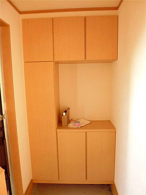 Entrance. Entrance shoe box