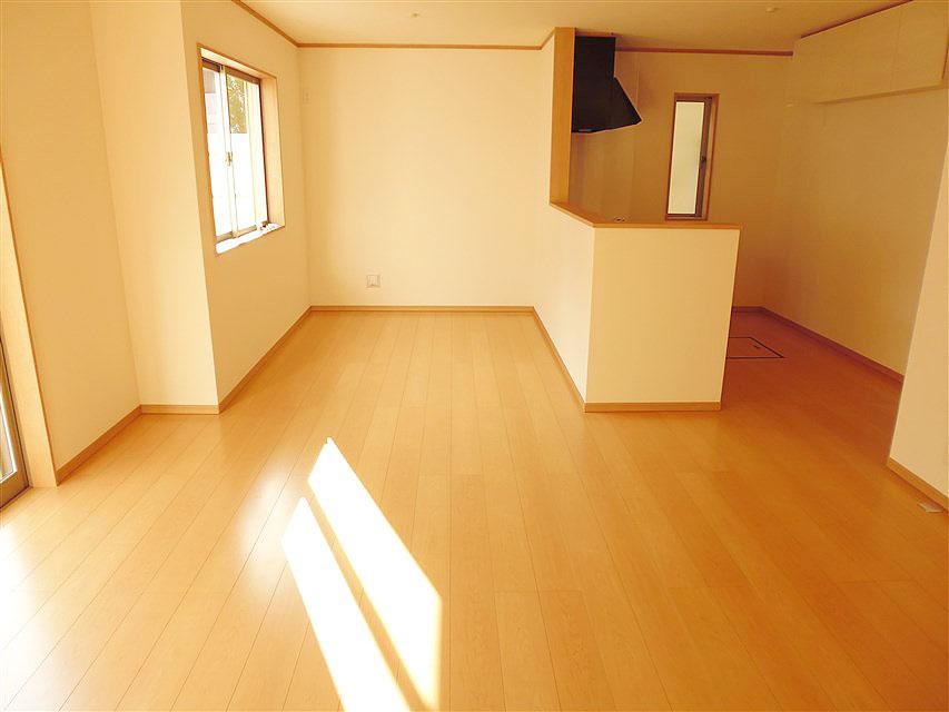 Living. Bright and wide over have living