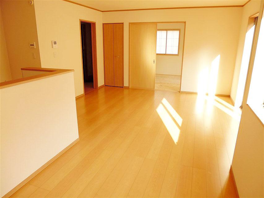 Living. Bright and wide over have living