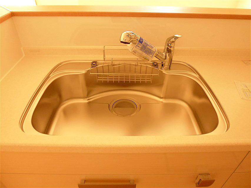 Kitchen. Faucet integrated water purifier