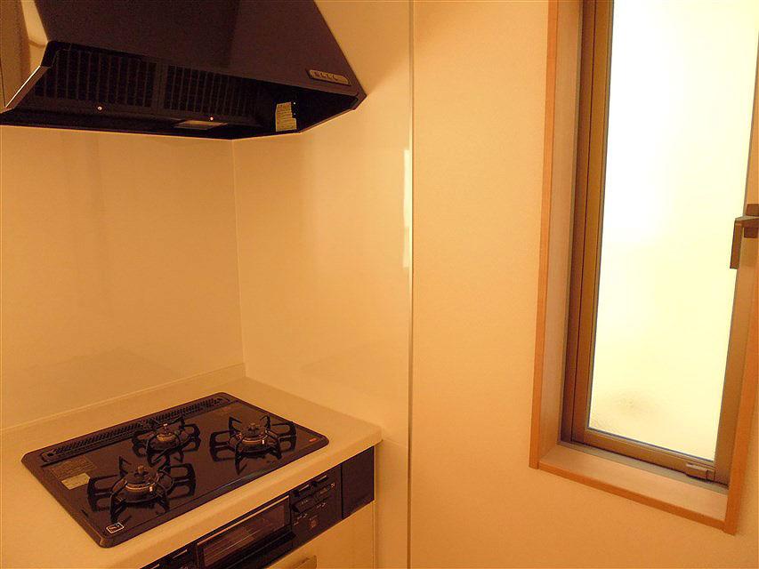 Kitchen. Three-necked gas stove