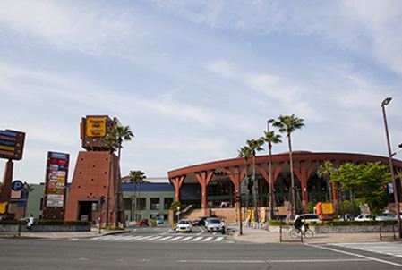 Shopping centre. 795m to Shoppers Mall Marinataun (shopping center)