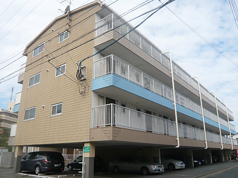 Building appearance. It is apartment type with a strong presence. 