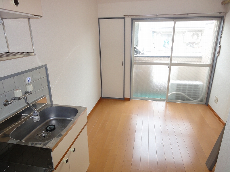 Living and room. Day is good