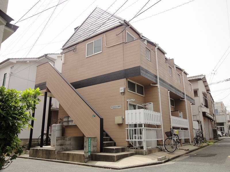 Building appearance. Irresistible location for lovers sea