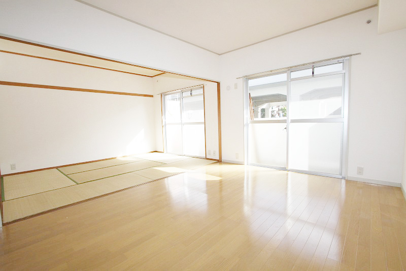 Living and room. This price 2LDK!